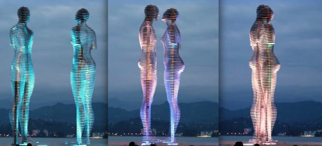 Sculpture Ali et Nino réalisée par l'artiste géorgienne Tamara Kvesitadze.