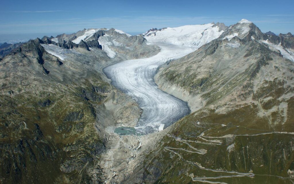 Vue aérienne du glacier du Rhône