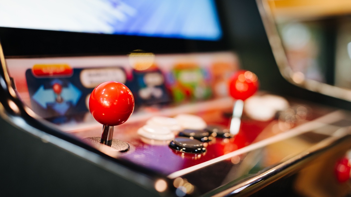 Manettes rouges de jeu d'arcade